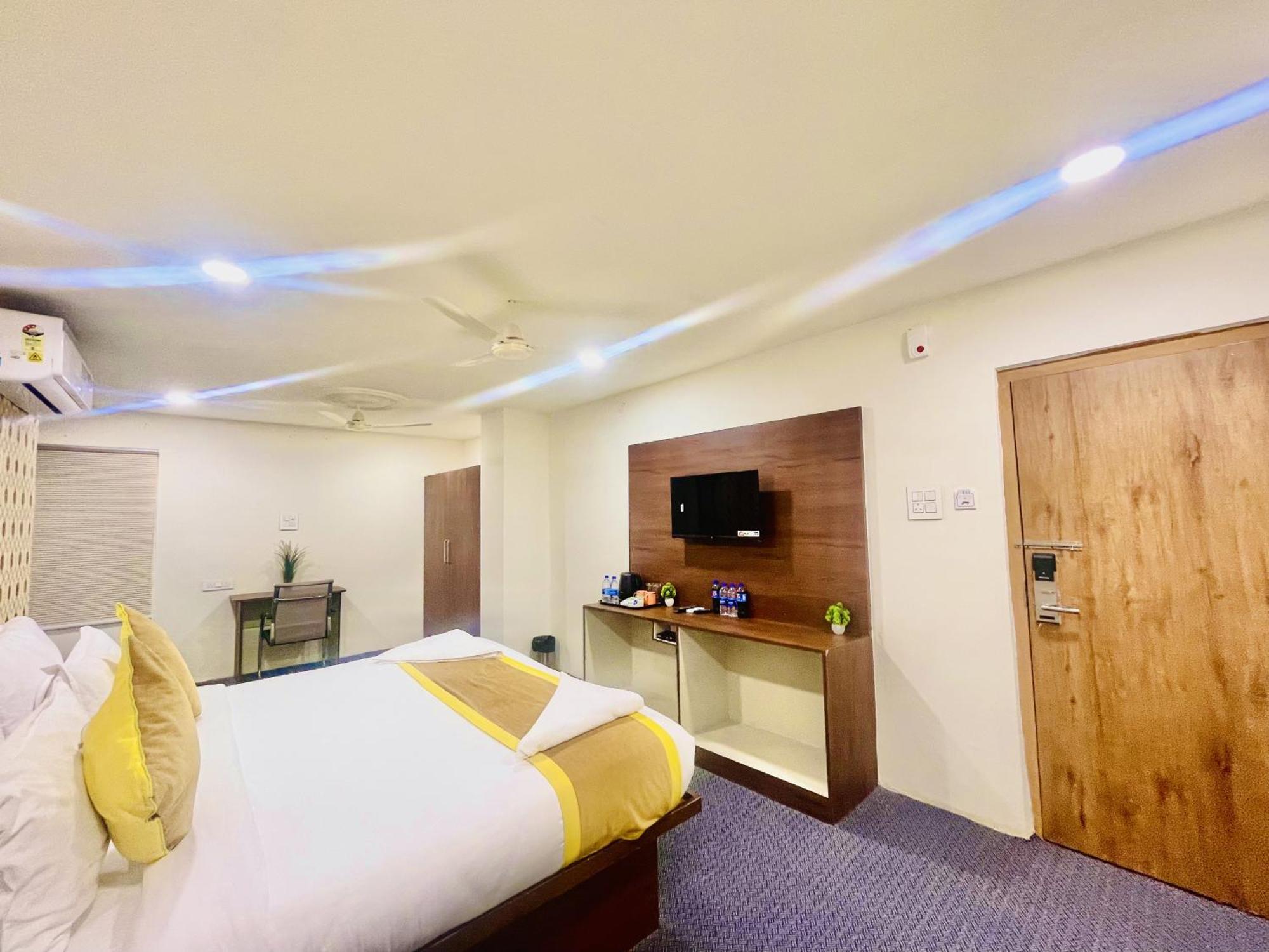 Hotel Eagle Grand Shamshabad Exterior foto