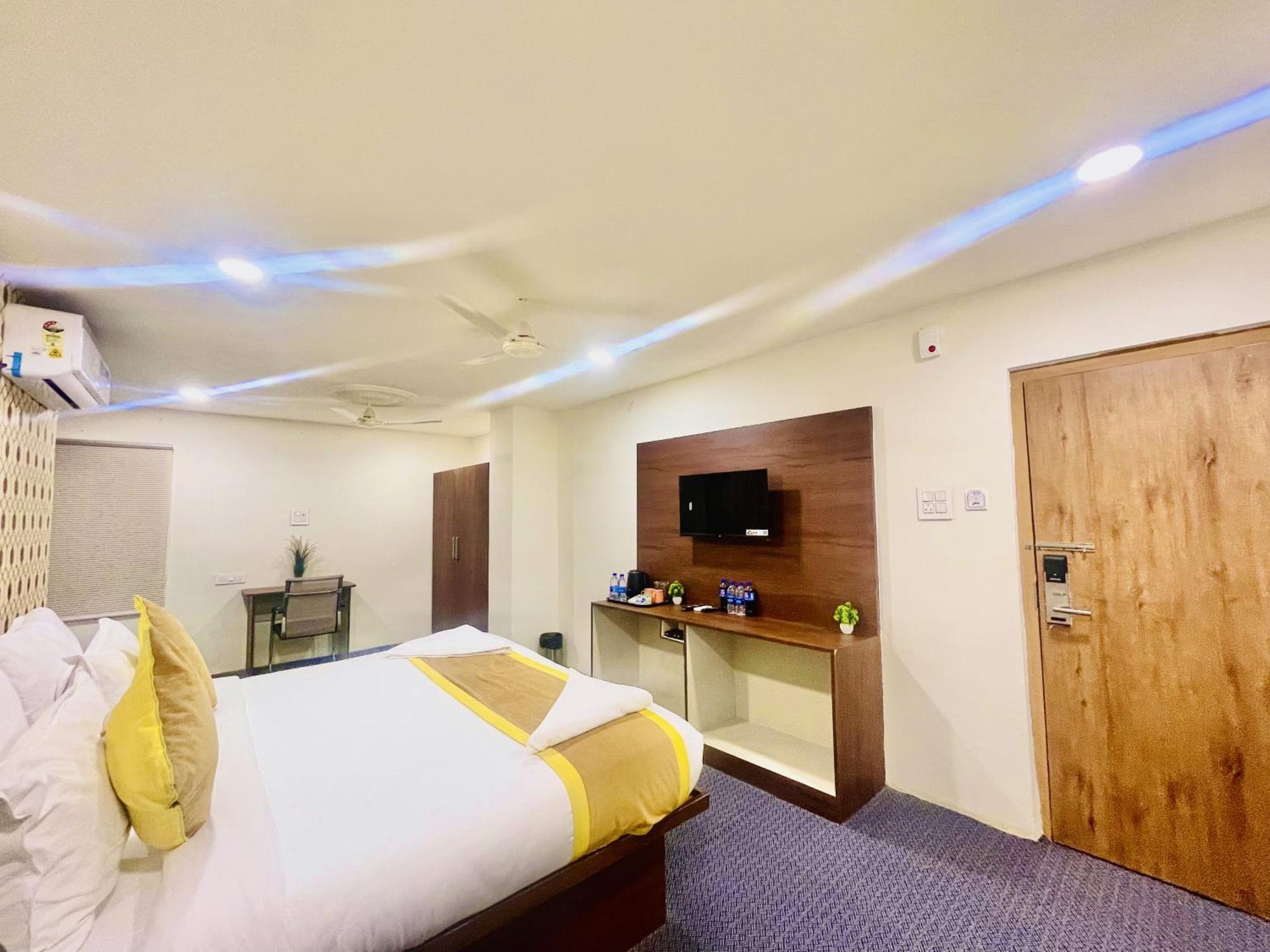 Hotel Eagle Grand Shamshabad Exterior foto